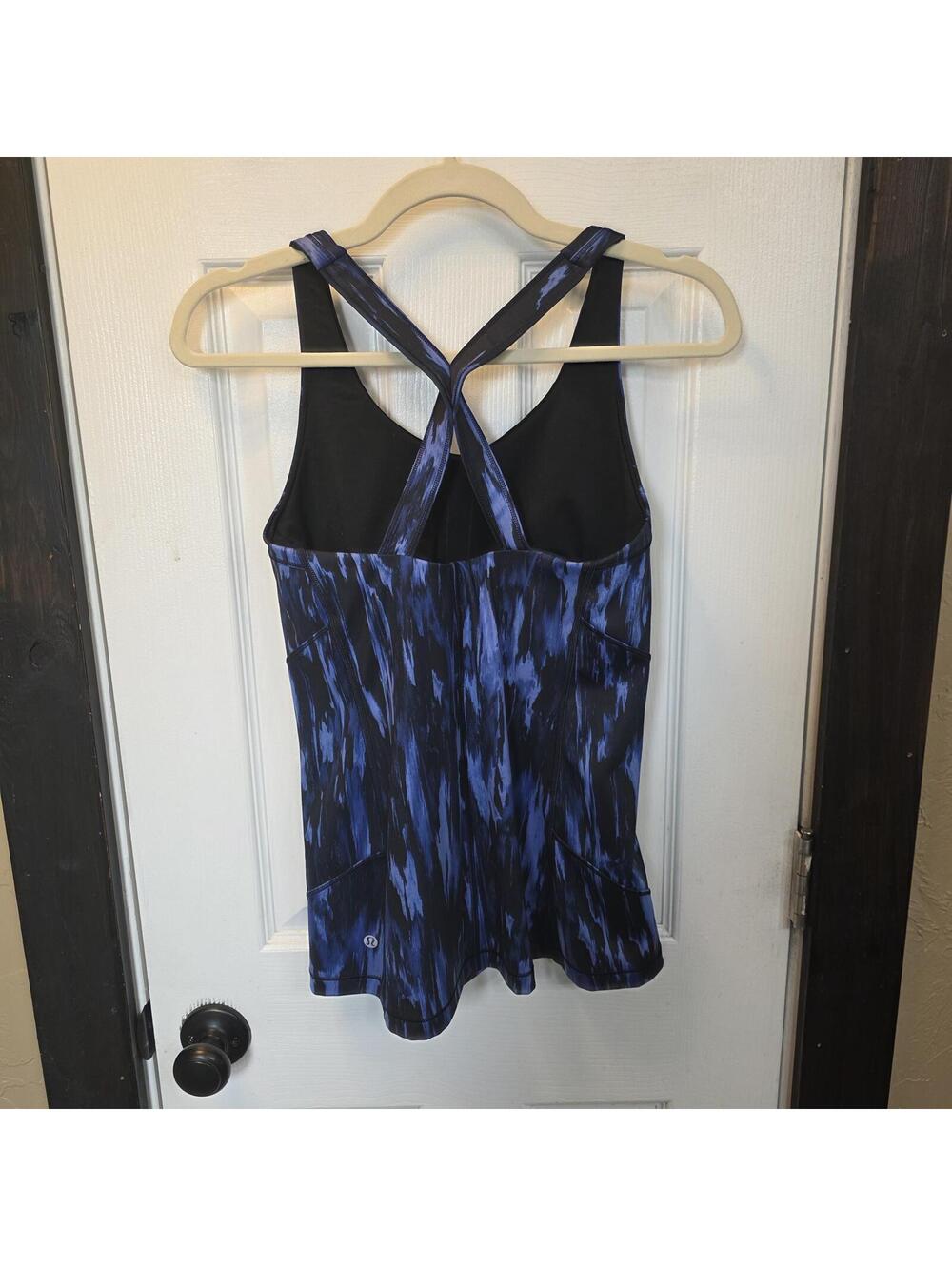 Lululemon Women's Athletic Tank Top Blue Black Print-size 8 - Picture 2 of 5